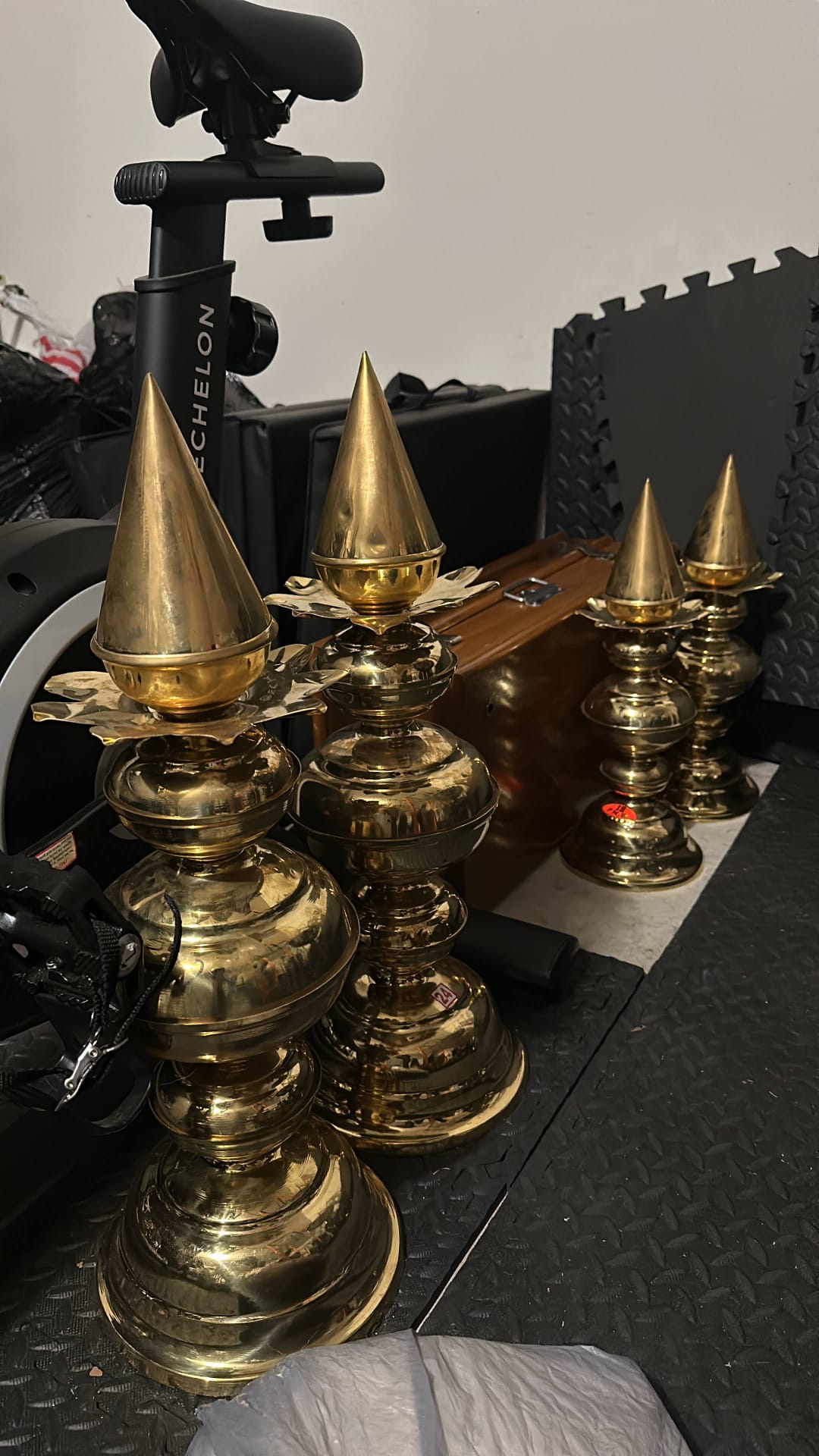 Traditional Brass Decorative Stands – Set of 4 – Rental