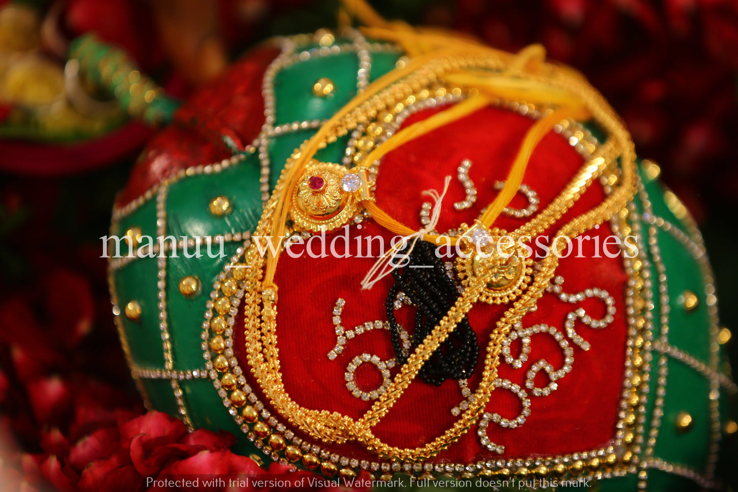 Fresh Kobbari Bondam - Heart Shape with Bride and Groom Names
