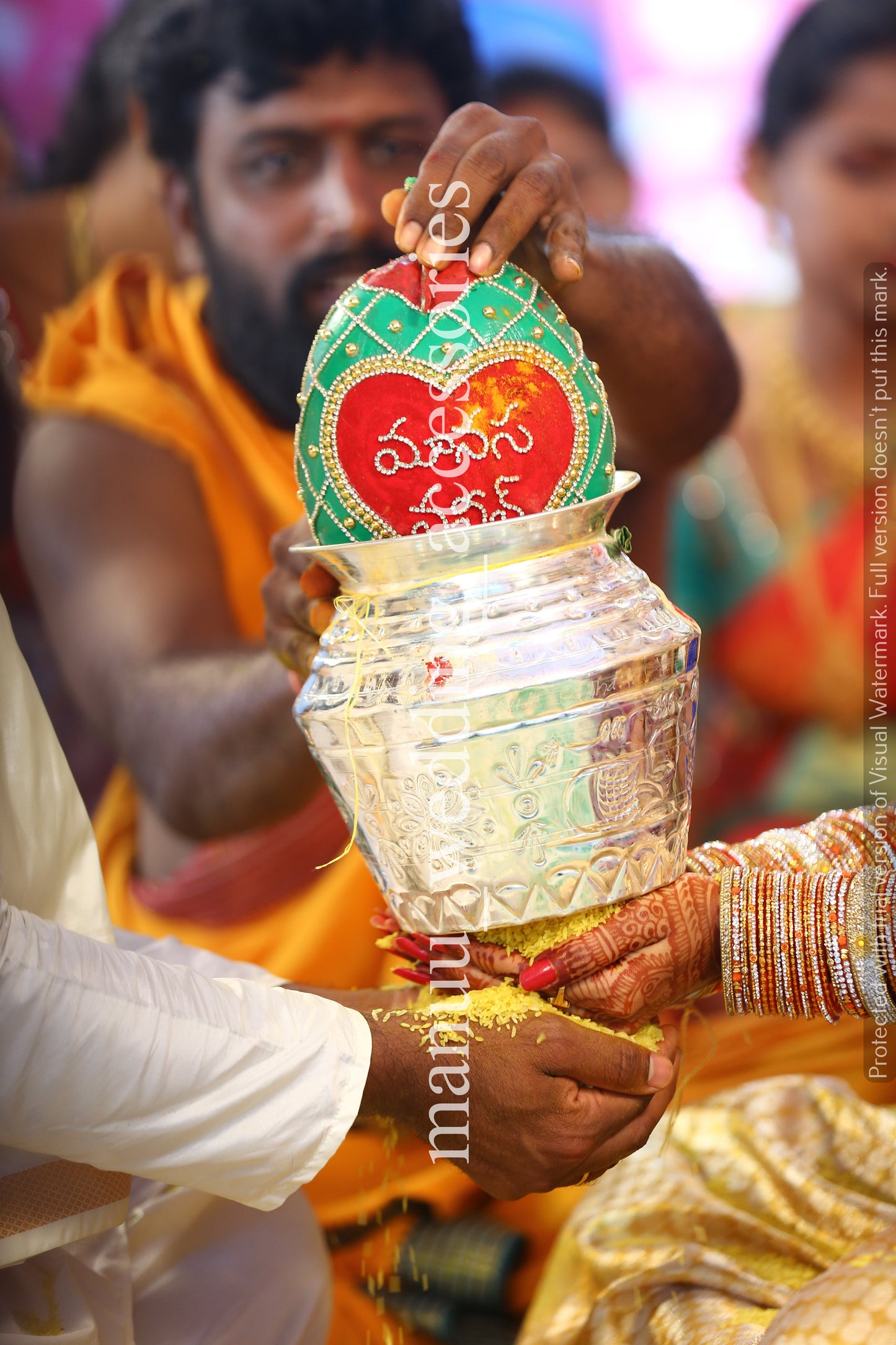 Fresh Kobbari Bondam - Heart Shape with Bride and Groom Names