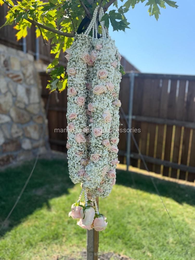 Baby Pink Spray Roses, Baby’s Breath Garland