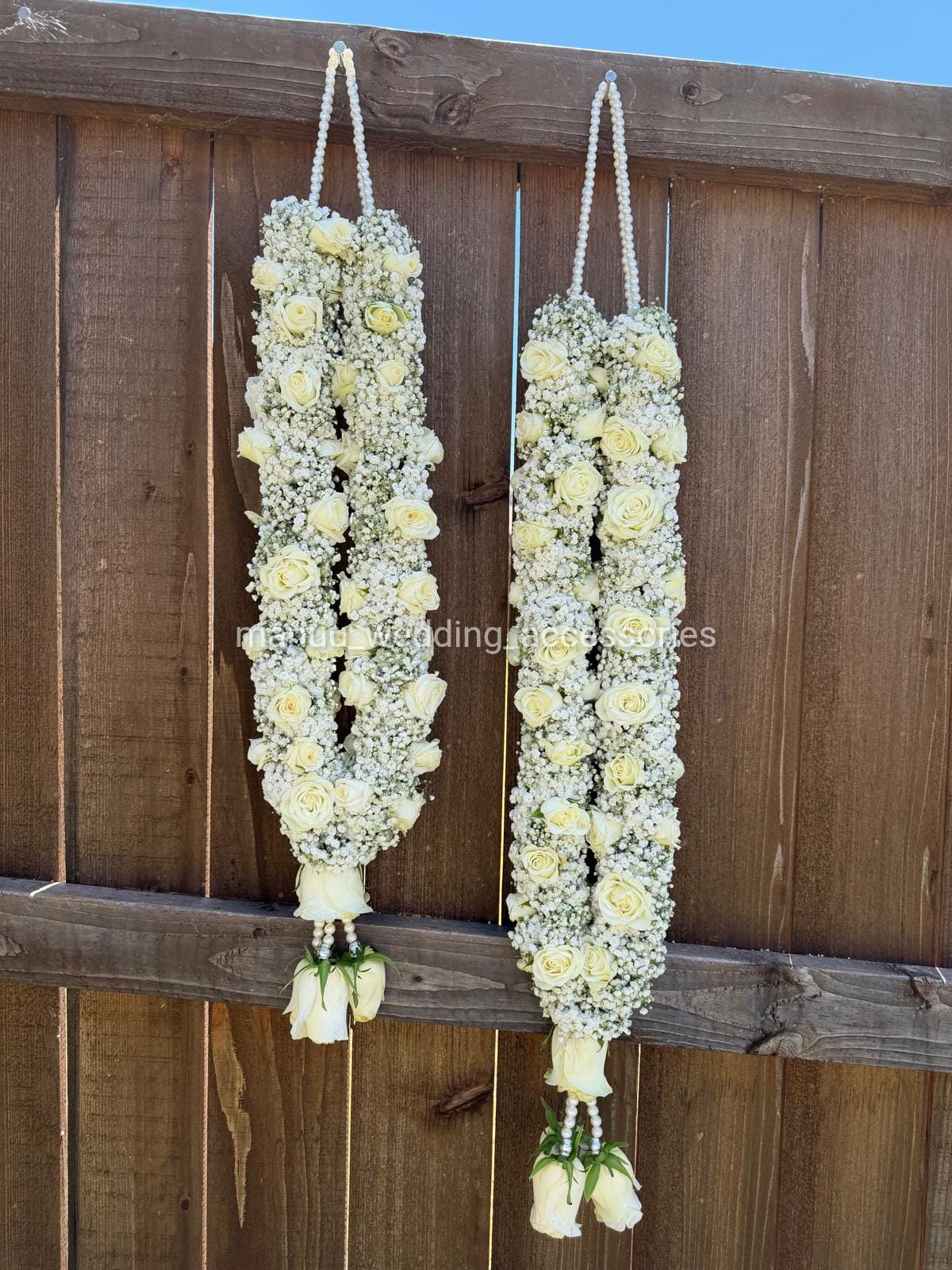 White Roses, Spray Roses & Baby’s Breath Garland – Design 2 – Imported from India