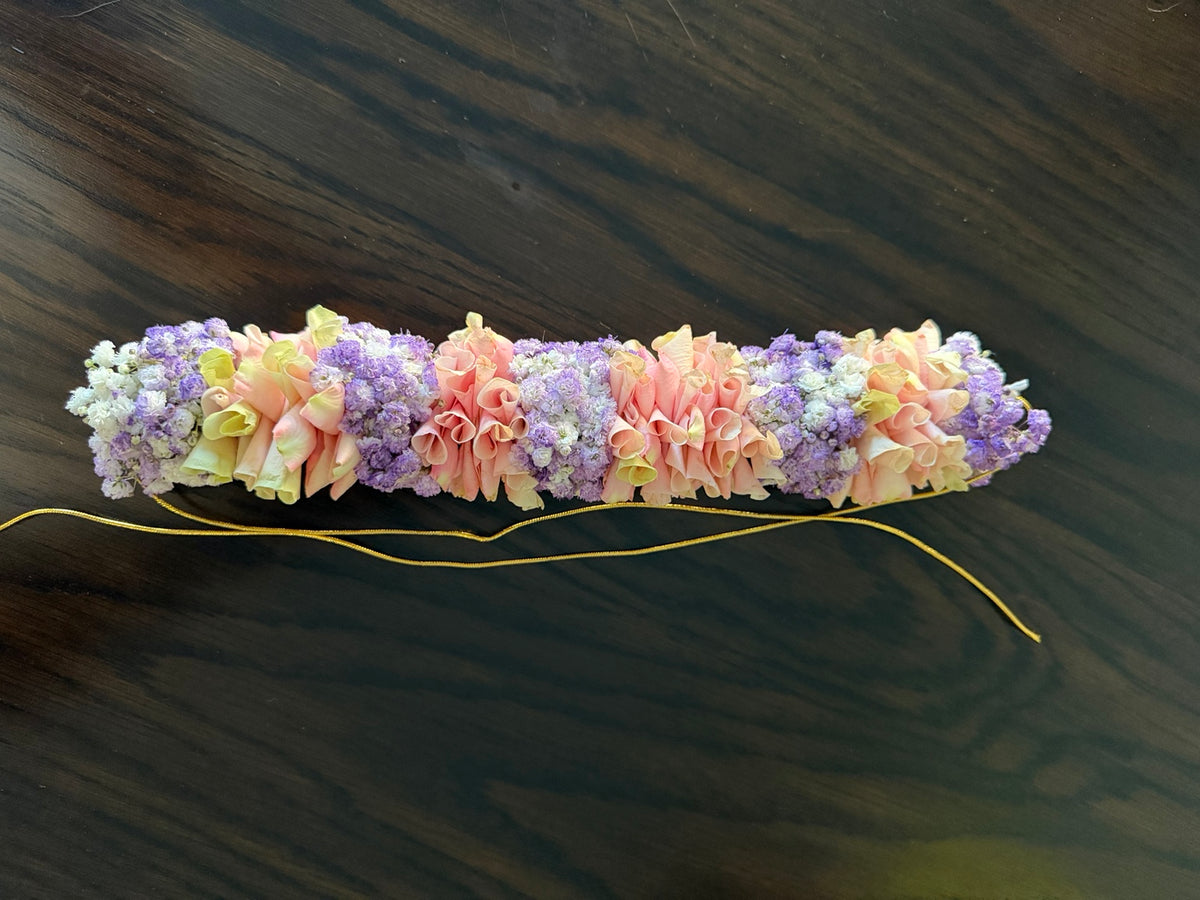 Light pink petal violet baby's breath Veni straight