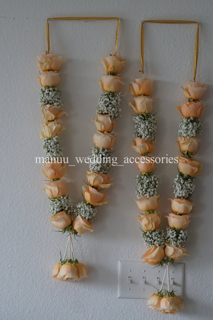 Peach roses and baby's breath garland