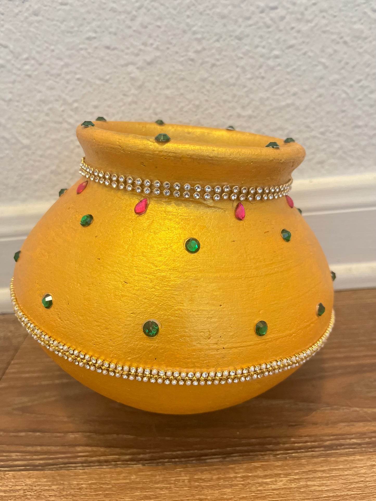 Garika Muntha - Decorated clay pot