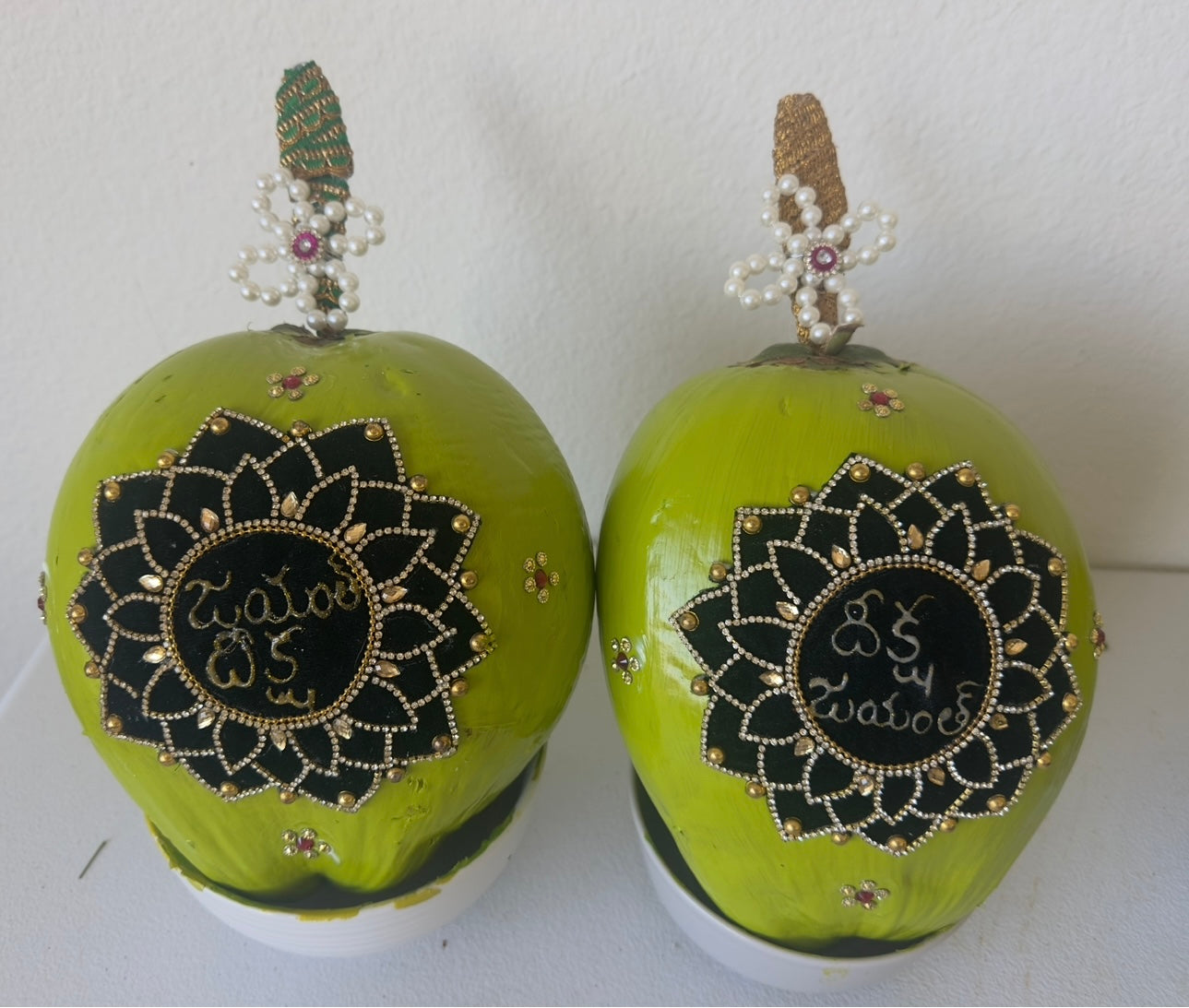 Pair of Fresh Kobbari Bondams - Flower with Names