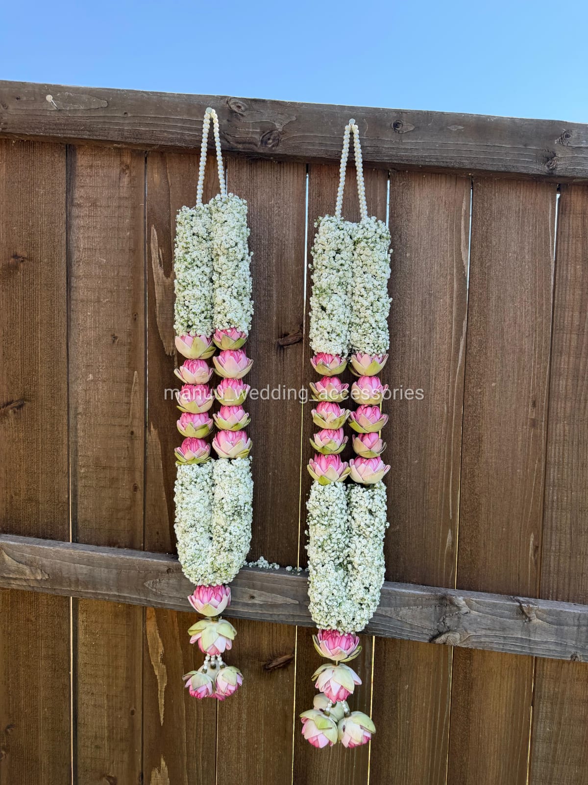 Pink Lotus & Baby’s Breath Garland – Design 4