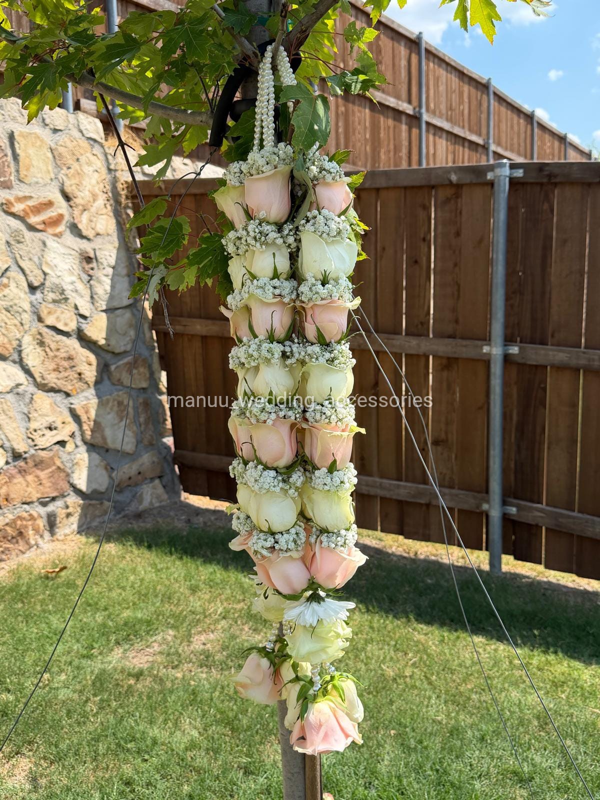 Light Pink & White Roses with Baby’s Breath Garland – Austin