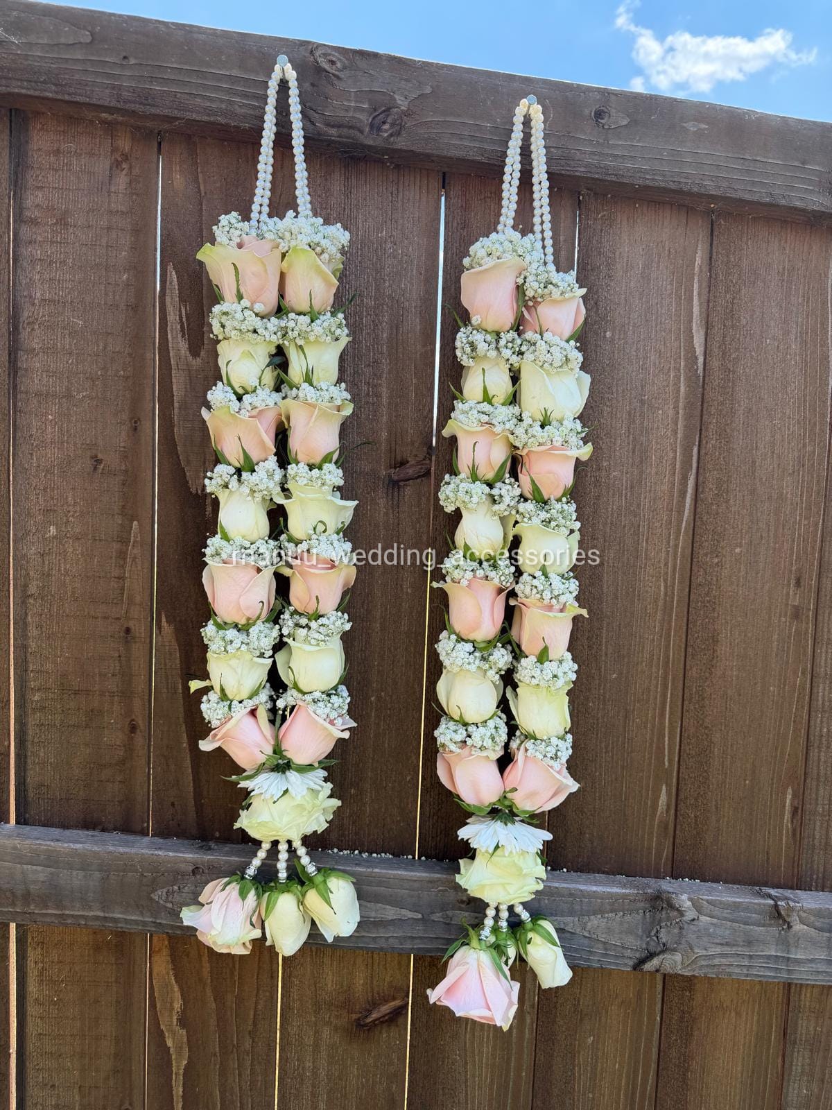 Light Pink & White Roses with Baby’s Breath Garland – Austin