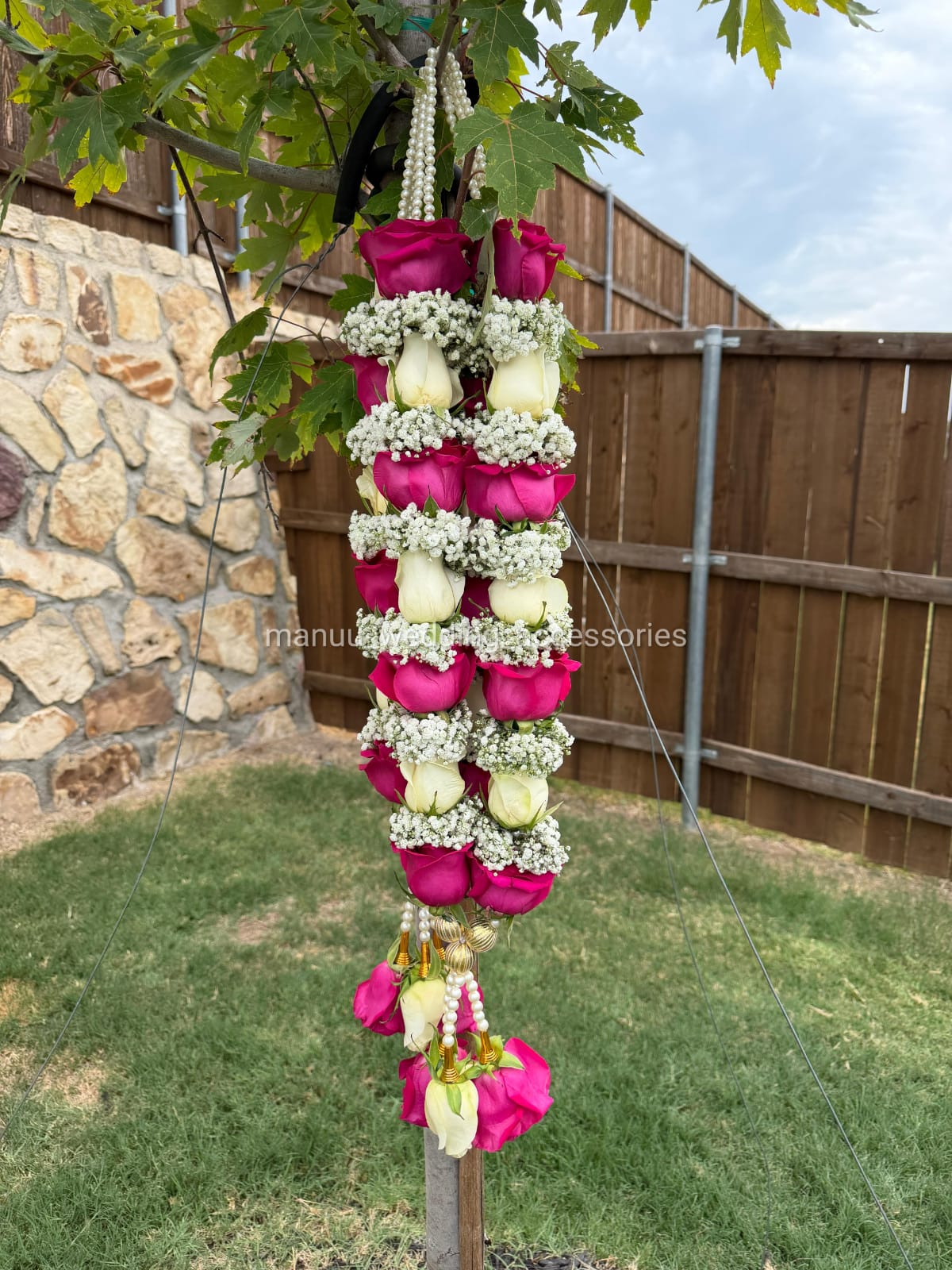 Dark Pink, White & Baby’s Breath Garland – Austin
