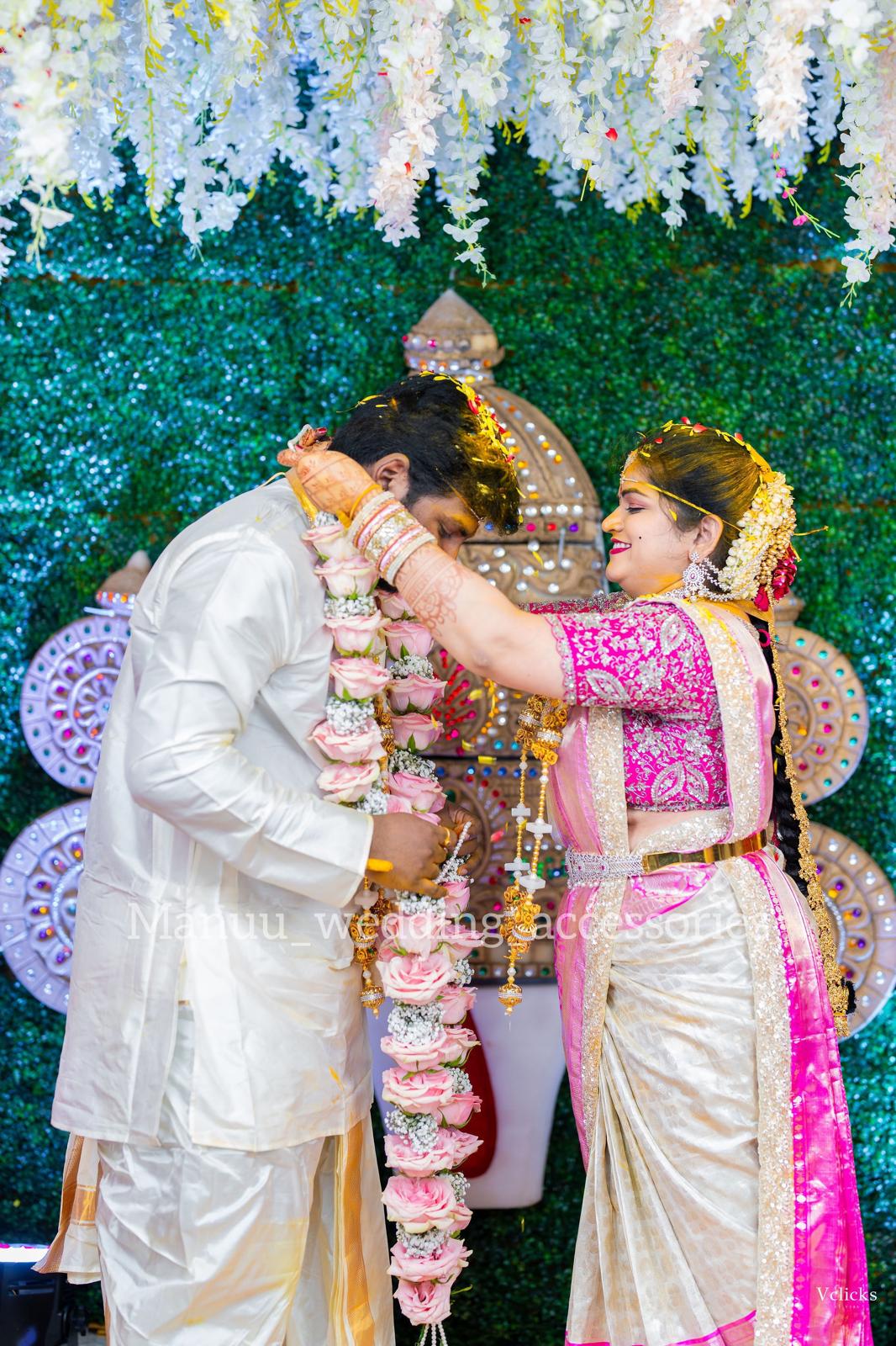 Light pink roses and baby's breath garland