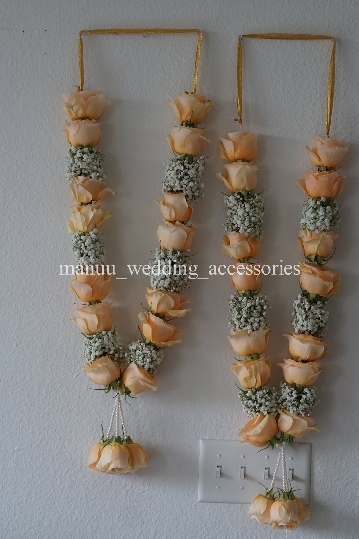 Peach roses and baby's breath garland