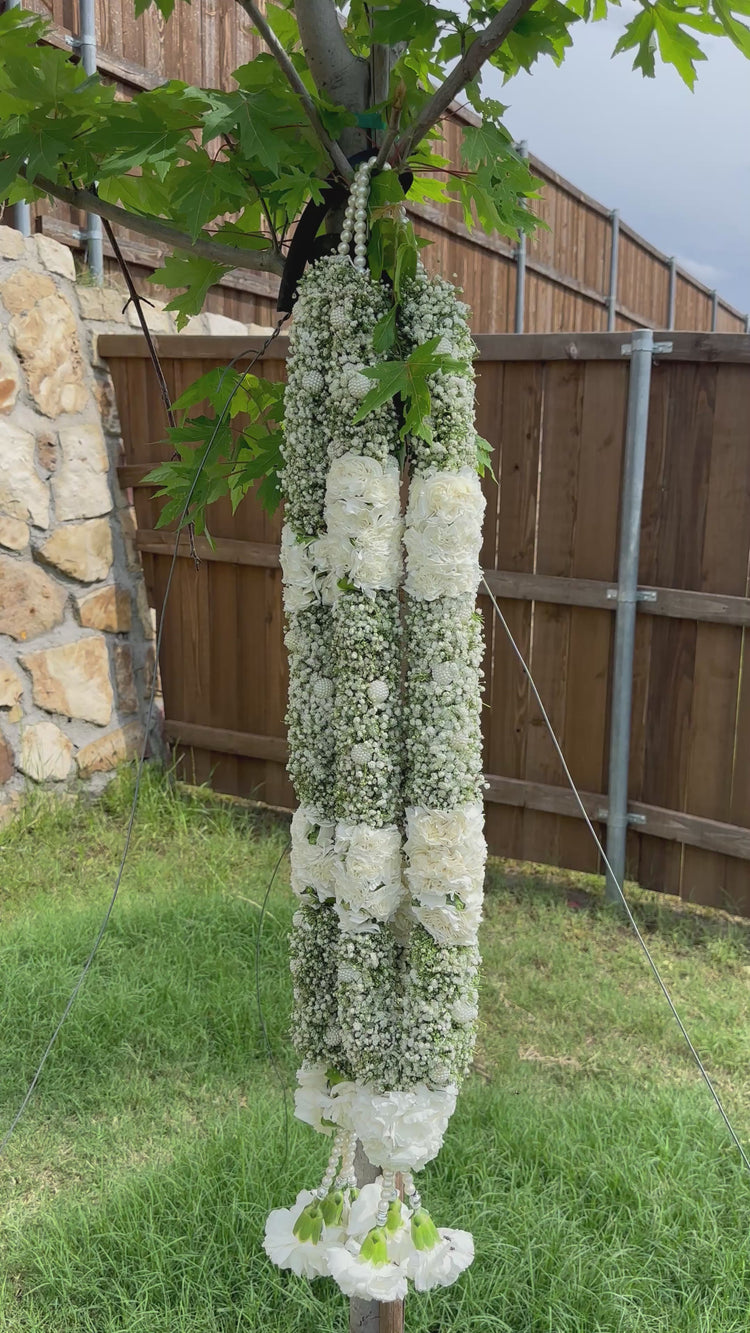 Spray Roses, Carnations & Baby’s Breath Garland – Design 4