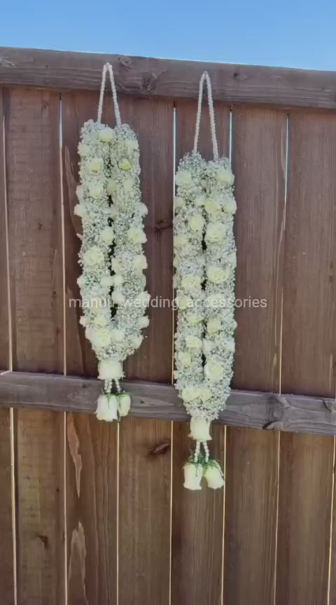 White Roses, Spray Roses & Baby’s Breath Garland – Design 2