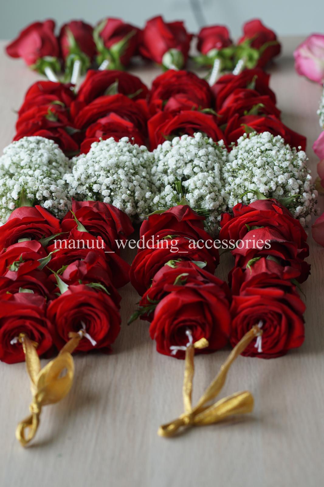 Red roses and baby's breath garland