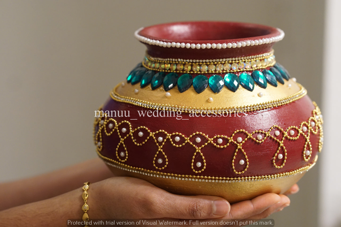Garika Muntha - Decorated clay pot - Kola design