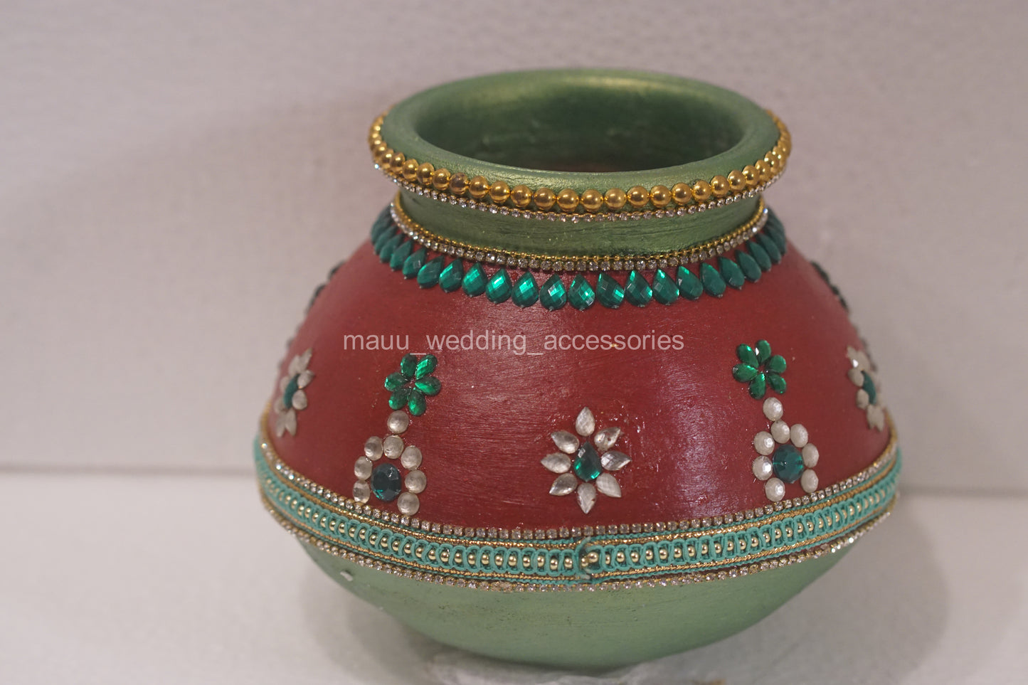 Garika Muntha - Decorated clay pot - Multi colour design