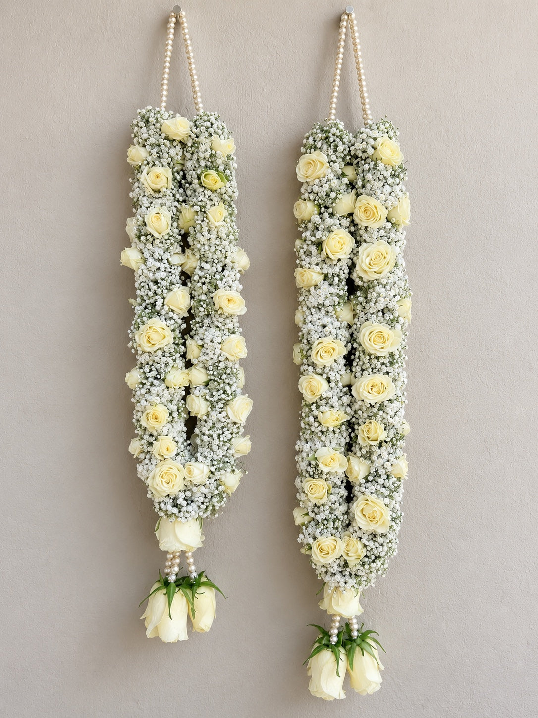 White Spray Roses with Baby’s Breath Garland